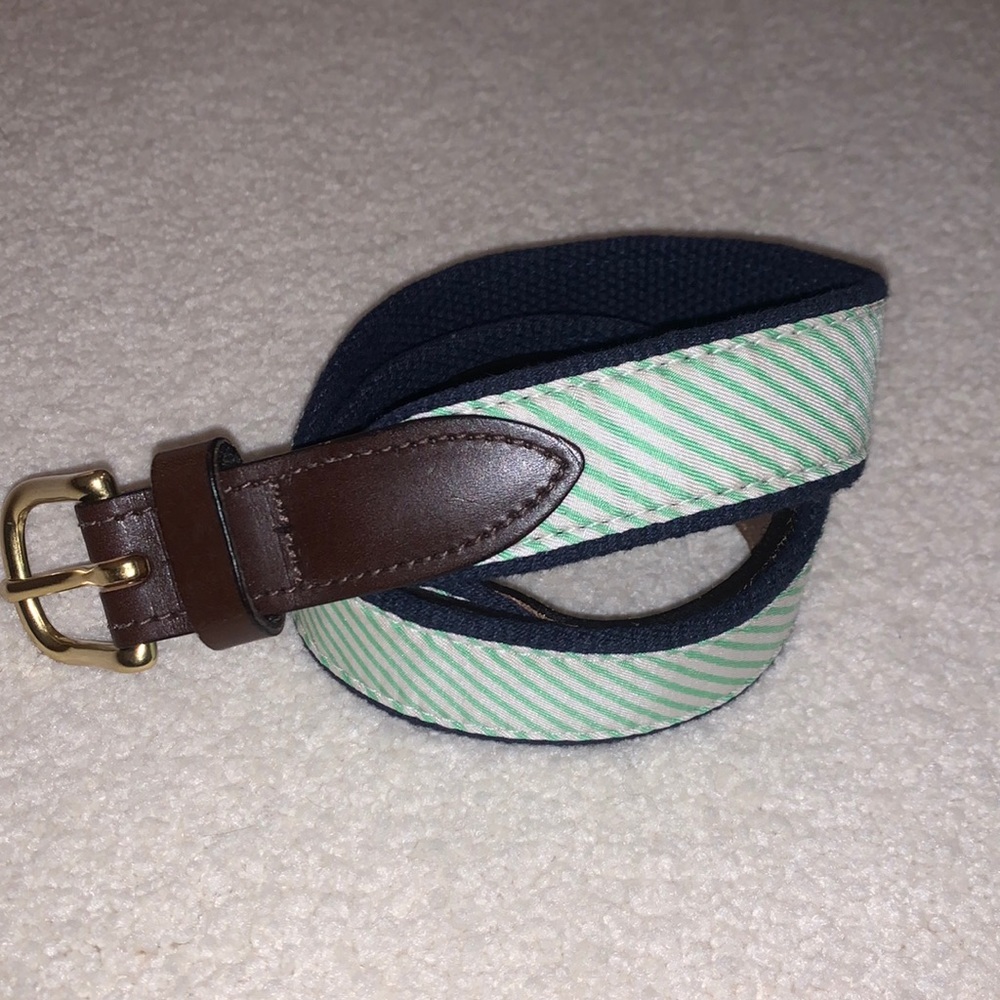 Boys size 28 vineyard vines belt